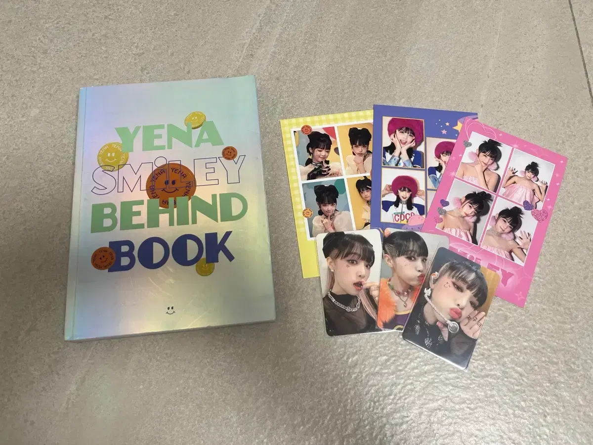 イェナ　yena smiley Behind book Yena Smiley Behind Book | Bunjang Global